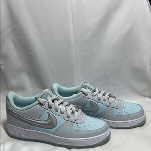 Nike Air Force 1 Low in Blue and Gray NWOB SIZE 7 Youth (BIG GIRLS)